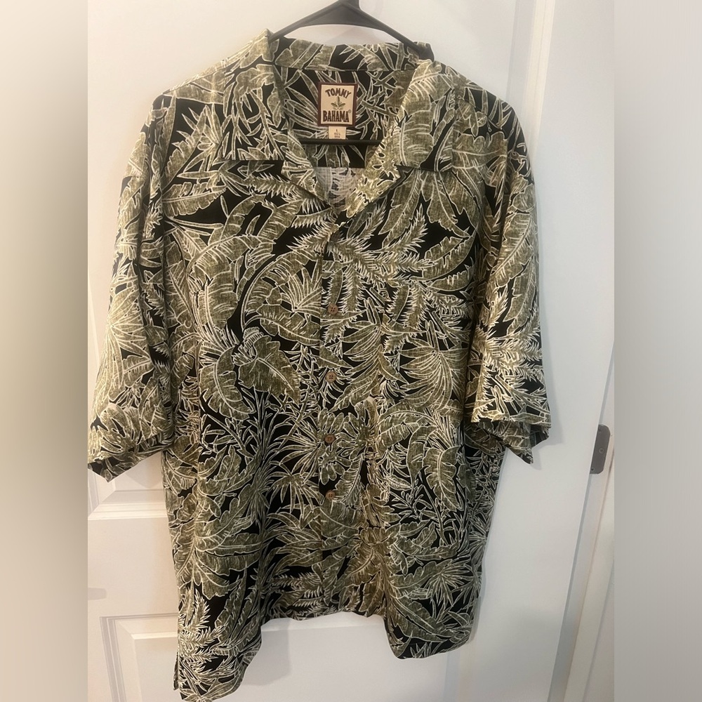 Tommy Bahama 100% Silk Button Down - L